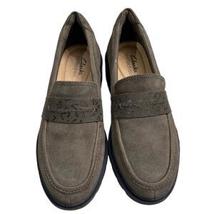 Clarks Women's Calla Ease Loafer Flat,color green olives,size 7 NEW